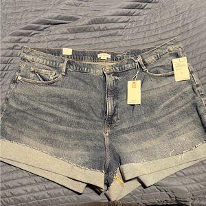 Good American Classic Blue Jean Shorts